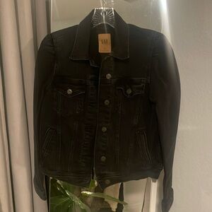 Gap black denim jacket - never worn - xs